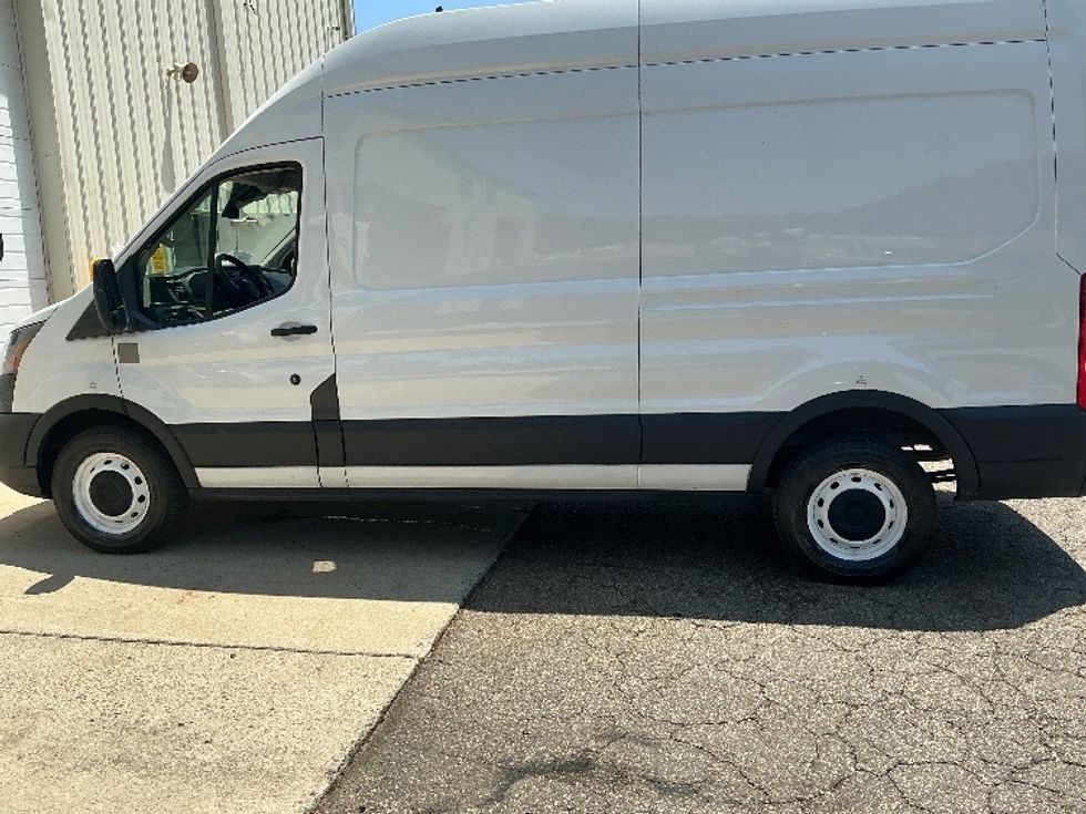 Cargo Van (Panel Van)-Light and Medium Duty Trucks-Ford-2021-Transit 250-Prince George-VA-182,600\n\t\tmiles-$ 23,750 - Image 4