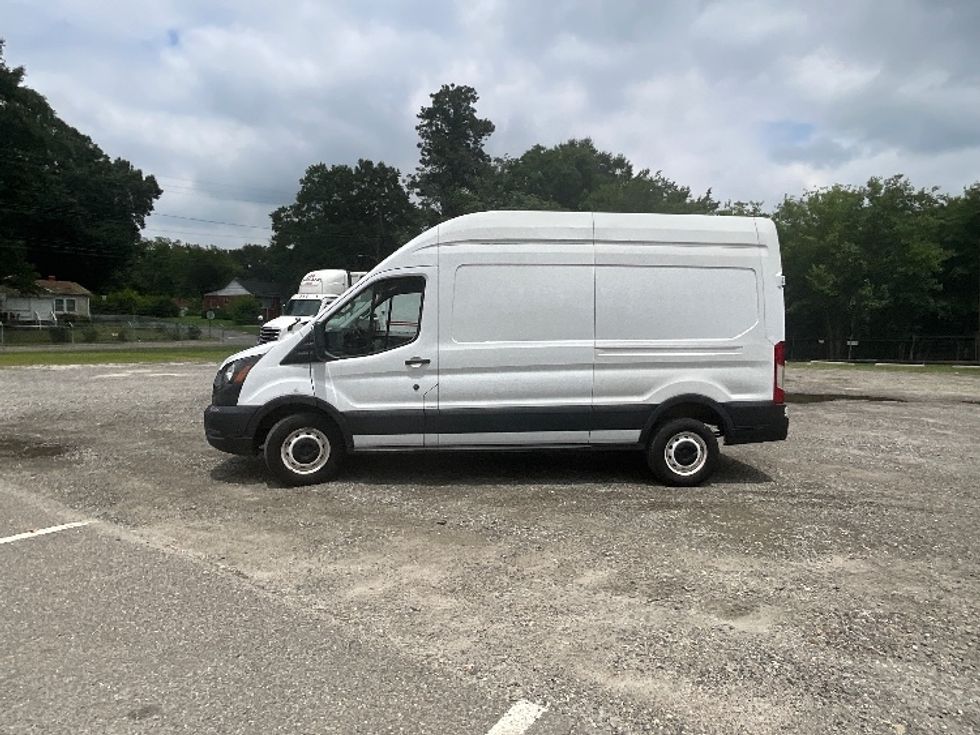 Cargo Van (Panel Van)-Light and Medium Duty Trucks-Ford-2021-Transit 250-Prince George-VA-62,624\n\t\tmiles-$ 37,250 - Image 4