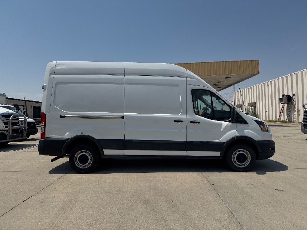 Cargo Van (Panel Van)-Light and Medium Duty Trucks-Ford-2021-Transit 250-Salt Lake City-UT-116,162\n\t\tmiles-$ 31,000 - Image 14