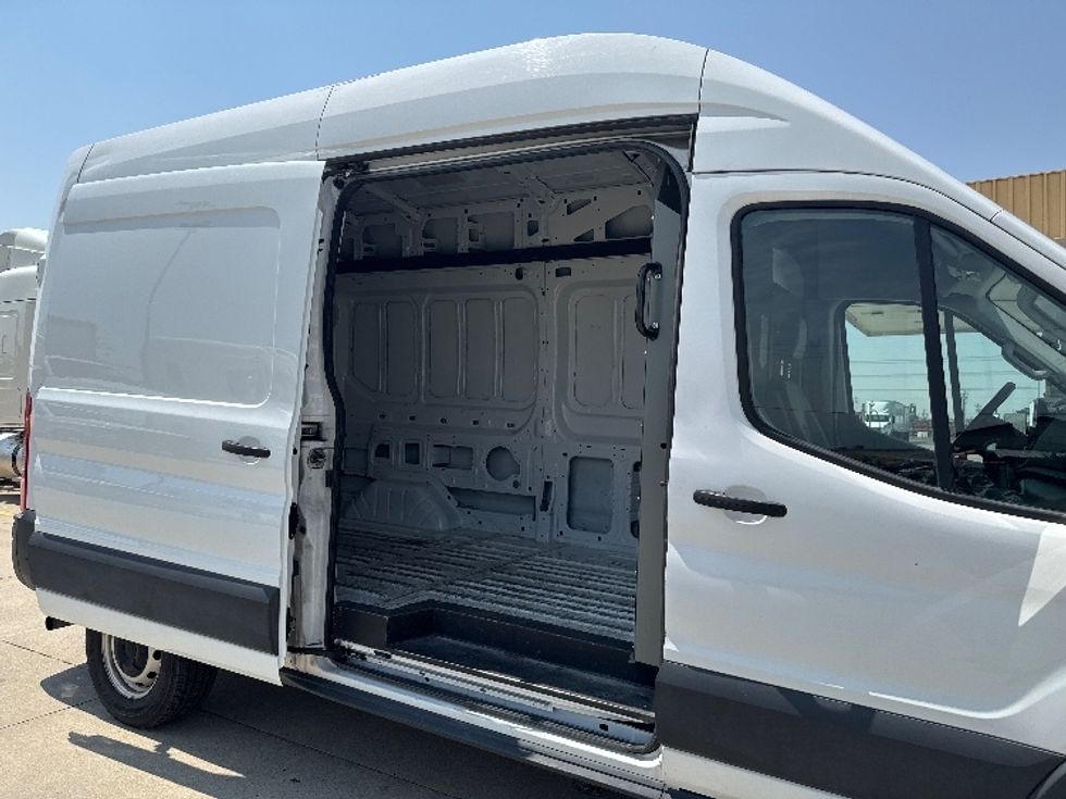 Cargo Van (Panel Van)-Light and Medium Duty Trucks-Ford-2021-Transit 250-Salt Lake City-UT-116,162\n\t\tmiles-$ 31,000 - Image 24