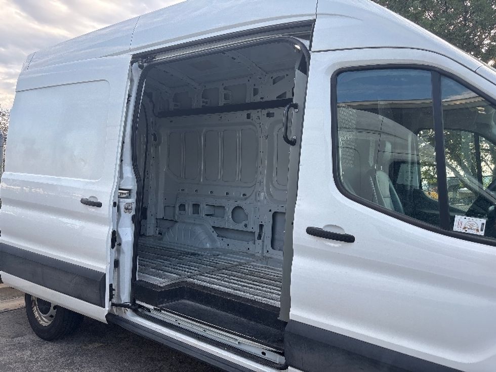 Cargo Van (Panel Van)-Light and Medium Duty Trucks-Ford-2021-Transit 250-Salt Lake City-UT-131,515\n\t\tmiles-$ 30,250 - Image 24
