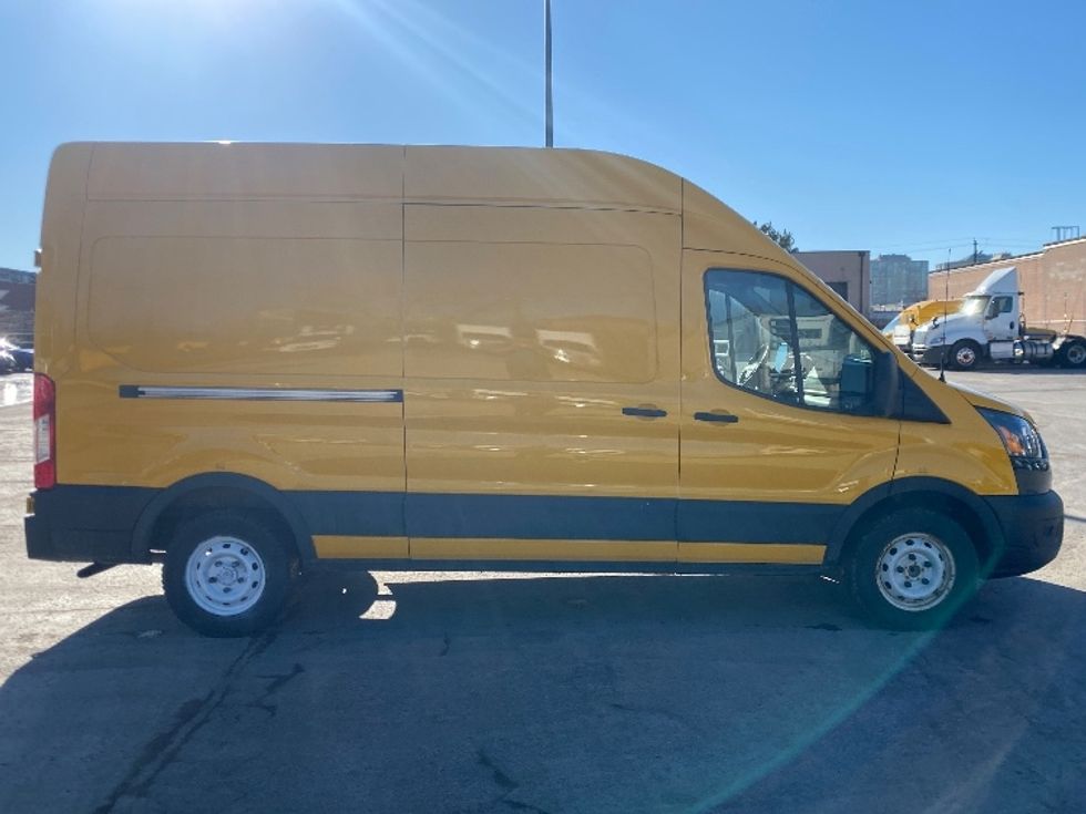 Cargo Van (Panel Van)-Light and Medium Duty Trucks-Ford-2021-Transit 250-Scarborough-ON-115,065\n\t\tkm-$ 39,250 - Image 13