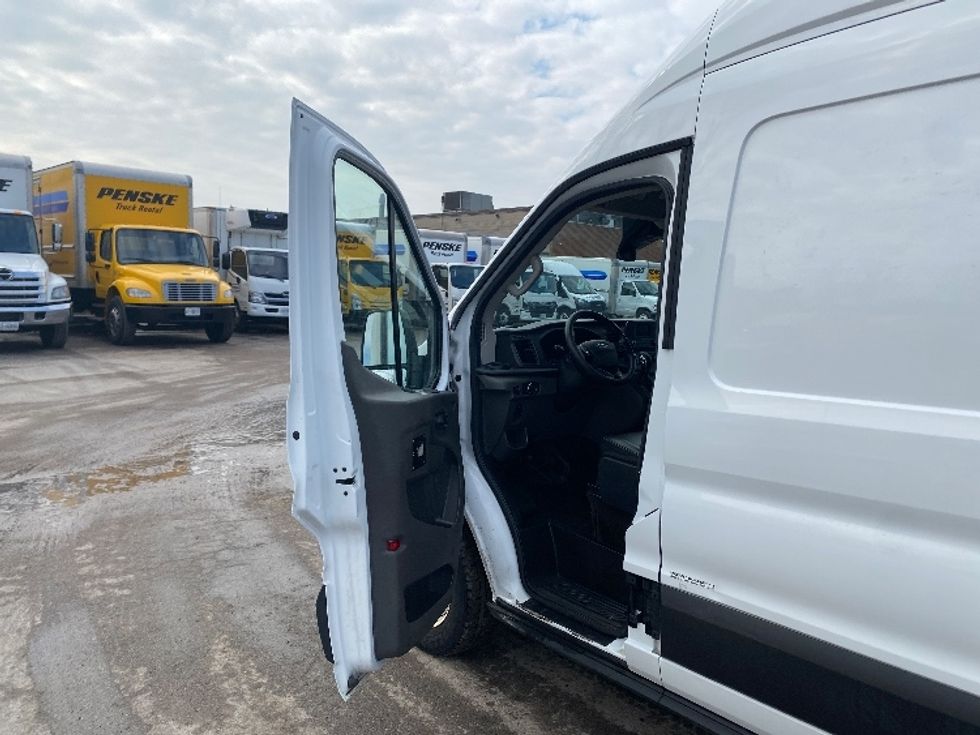 Cargo Van (Panel Van)-Light and Medium Duty Trucks-Ford-2021-Transit 250-Scarborough-ON-119,943\n\t\tkm-$ 44,000 - Image 13