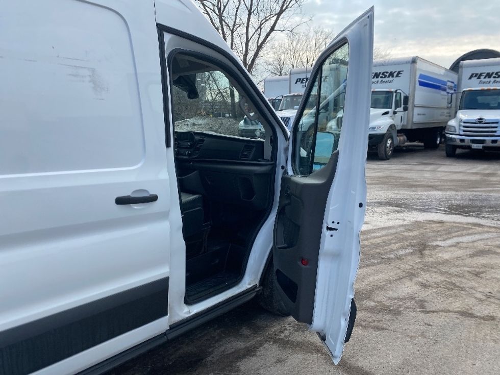 Cargo Van (Panel Van)-Light and Medium Duty Trucks-Ford-2021-Transit 250-Scarborough-ON-119,943\n\t\tkm-$ 44,000 - Image 17