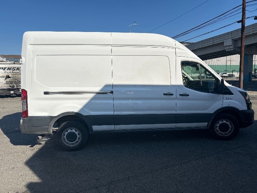 Cargo Van (Panel Van)-Light and Medium Duty Trucks-Ford-2021-Transit 250-Seattle-WA-61,802\n\t\tmiles-$ 36,000 - Image 15