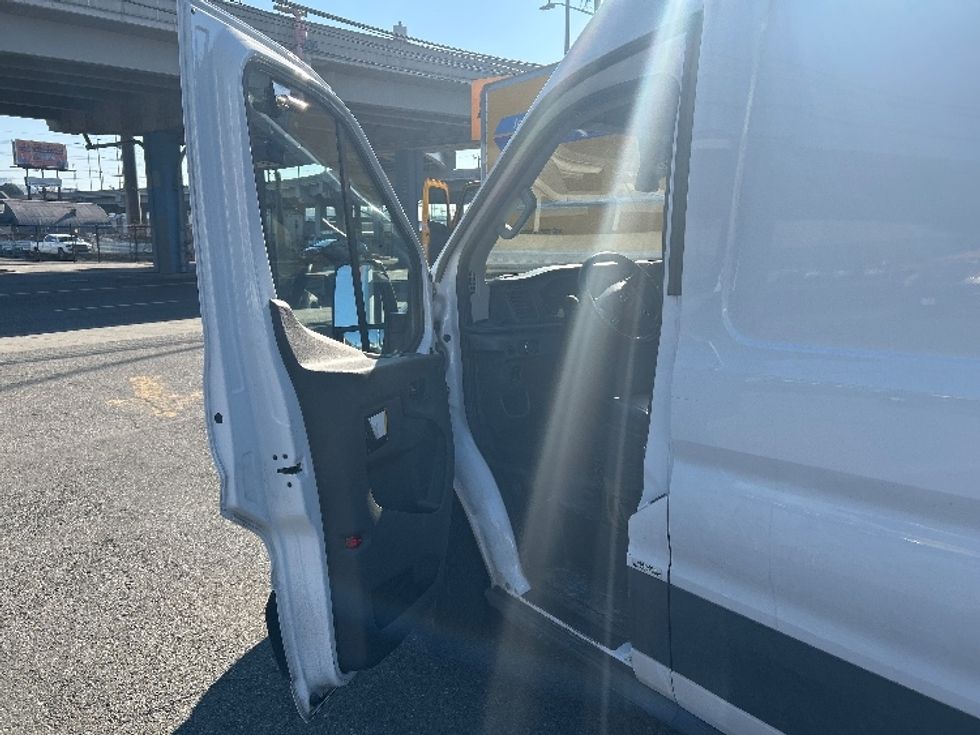 Cargo Van (Panel Van)-Light and Medium Duty Trucks-Ford-2021-Transit 250-Seattle-WA-61,802\n\t\tmiles-$ 36,000 - Image 16