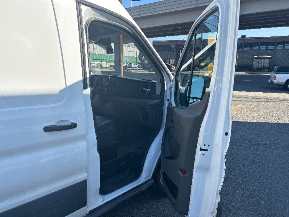 Cargo Van (Panel Van)-Light and Medium Duty Trucks-Ford-2021-Transit 250-Seattle-WA-61,802\n\t\tmiles-$ 36,000 - Image 20