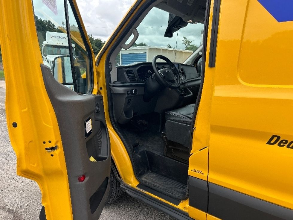 Cargo Van (Panel Van)-Light and Medium Duty Trucks-Ford-2021-Transit 250-Shreveport-LA-94,567\n\t\tmiles-$ 33,000 - Image 16