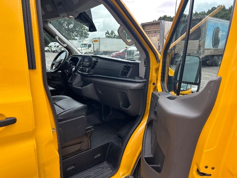 Cargo Van (Panel Van)-Light and Medium Duty Trucks-Ford-2021-Transit 250-Shreveport-LA-94,567\n\t\tmiles-$ 33,000 - Image 20