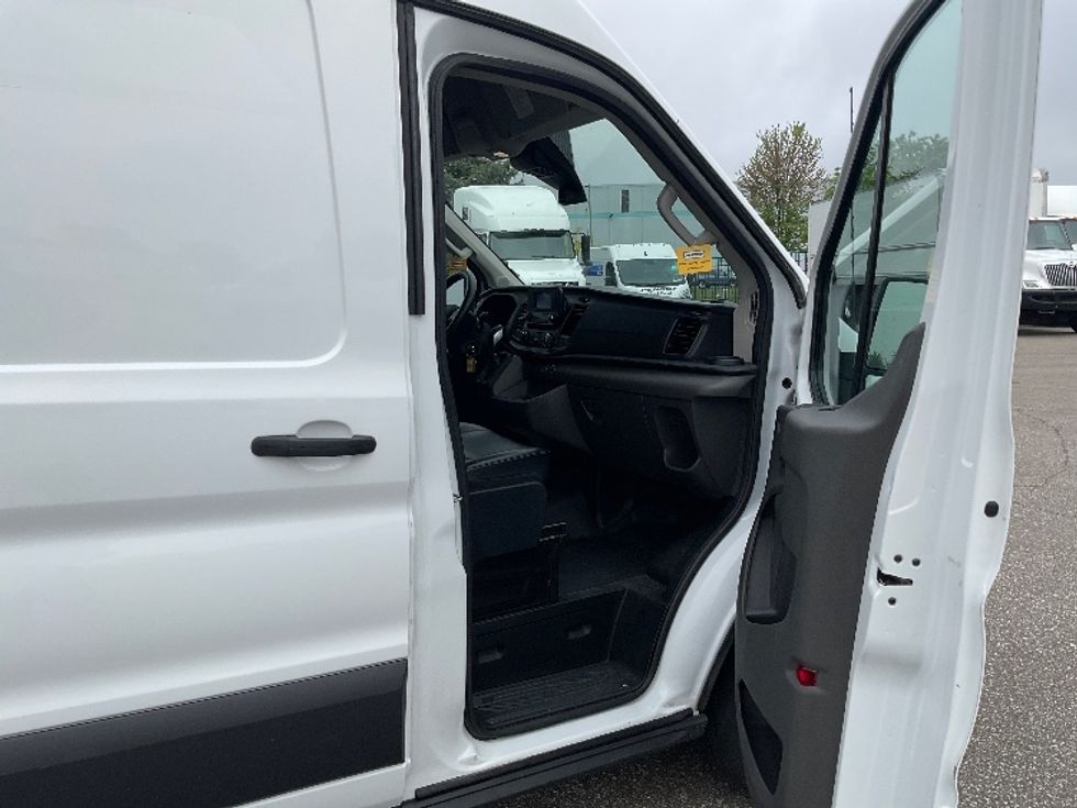 Cargo Van (Panel Van)-Light and Medium Duty Trucks-Ford-2021-Transit 250-South Bend-IN-90,676\n\t\tmiles-$ 33,500 - Image 20