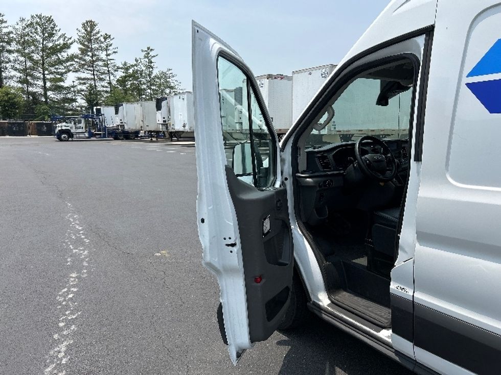 Cargo Van (Panel Van)-Light and Medium Duty Trucks-Ford-2021-Transit 250-Sterling-VA-55,461\n\t\tmiles-$ 38,000 - Image 16