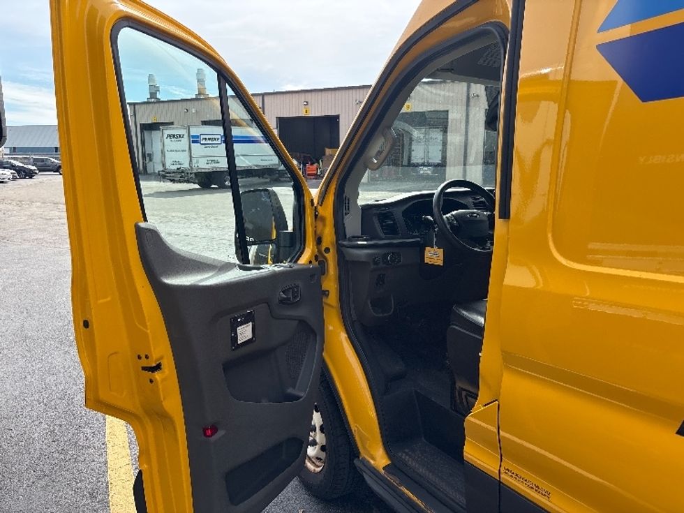 Cargo Van (Panel Van)-Light and Medium Duty Trucks-Ford-2021-Transit 250-Stoney Creek-ON-160,831\n\t\tkm-$ 32,000 - Image 16