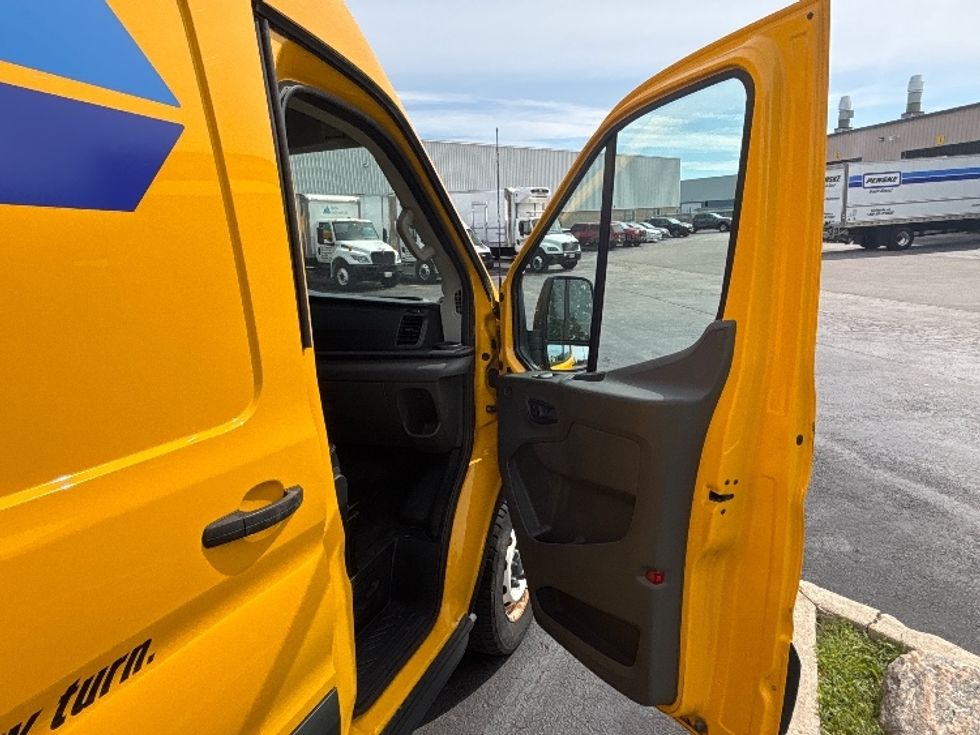 Cargo Van (Panel Van)-Light and Medium Duty Trucks-Ford-2021-Transit 250-Stoney Creek-ON-160,831\n\t\tkm-$ 32,000 - Image 20