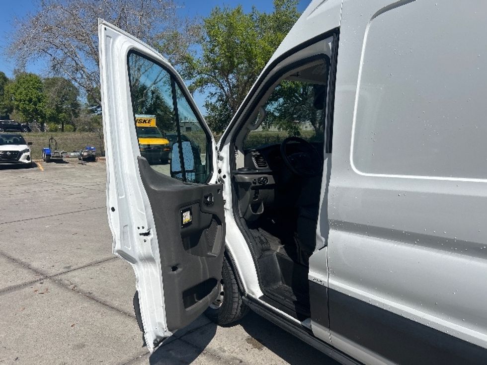 Cargo Van (Panel Van)-Light and Medium Duty Trucks-Ford-2021-Transit 250-Tampa-FL-105,075\n\t\tmiles-$ 33,000 - Image 16