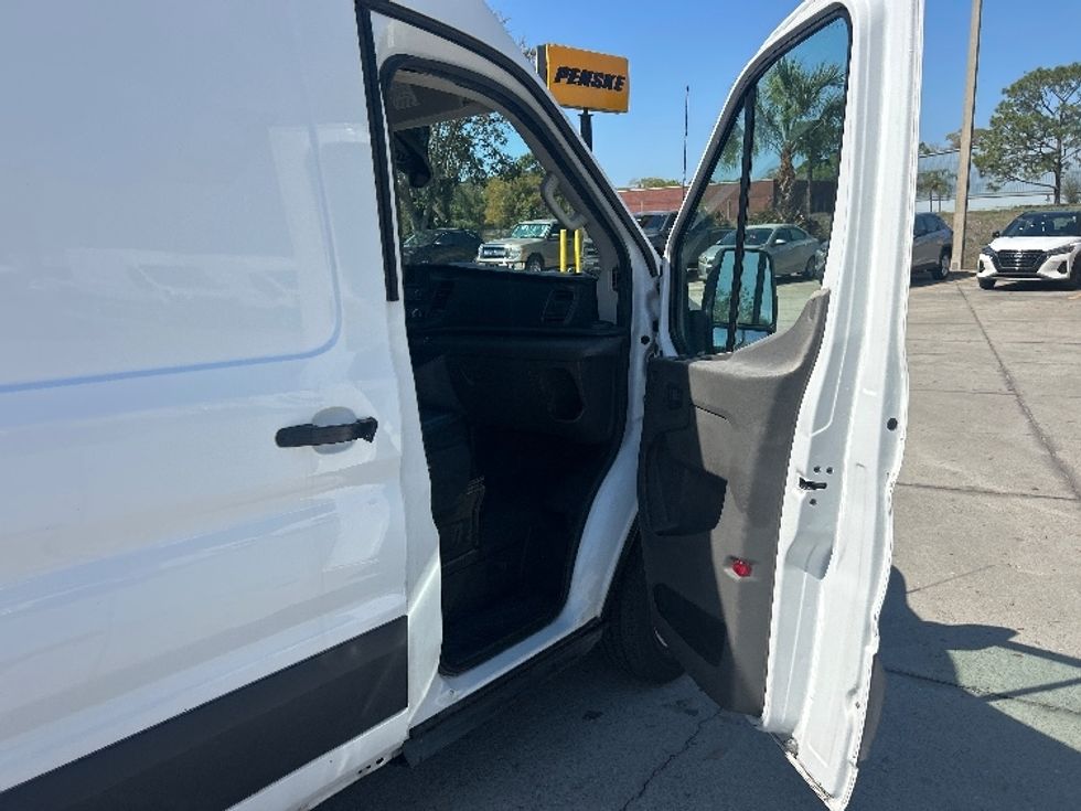 Cargo Van (Panel Van)-Light and Medium Duty Trucks-Ford-2021-Transit 250-Tampa-FL-105,075\n\t\tmiles-$ 33,000 - Image 20