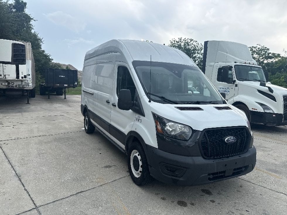 Cargo Van (Panel Van)-Light and Medium Duty Trucks-Ford-2021-Transit 250-Tampa-FL-124,351\n\t\tmiles-$ 32,000 - Image 1