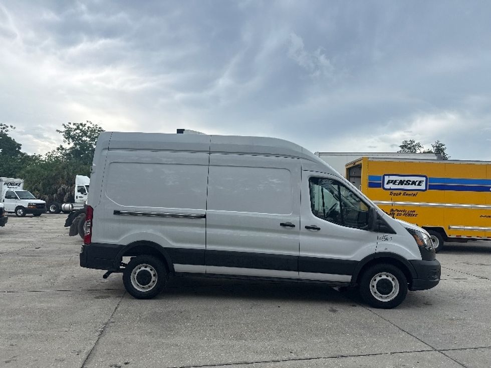Cargo Van (Panel Van)-Light and Medium Duty Trucks-Ford-2021-Transit 250-Tampa-FL-124,351\n\t\tmiles-$ 32,000 - Image 15