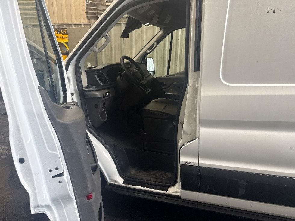 Cargo Van (Panel Van)-Light and Medium Duty Trucks-Ford-2021-Transit 250-Tampa-FL-124,351\n\t\tmiles-$ 32,000 - Image 16