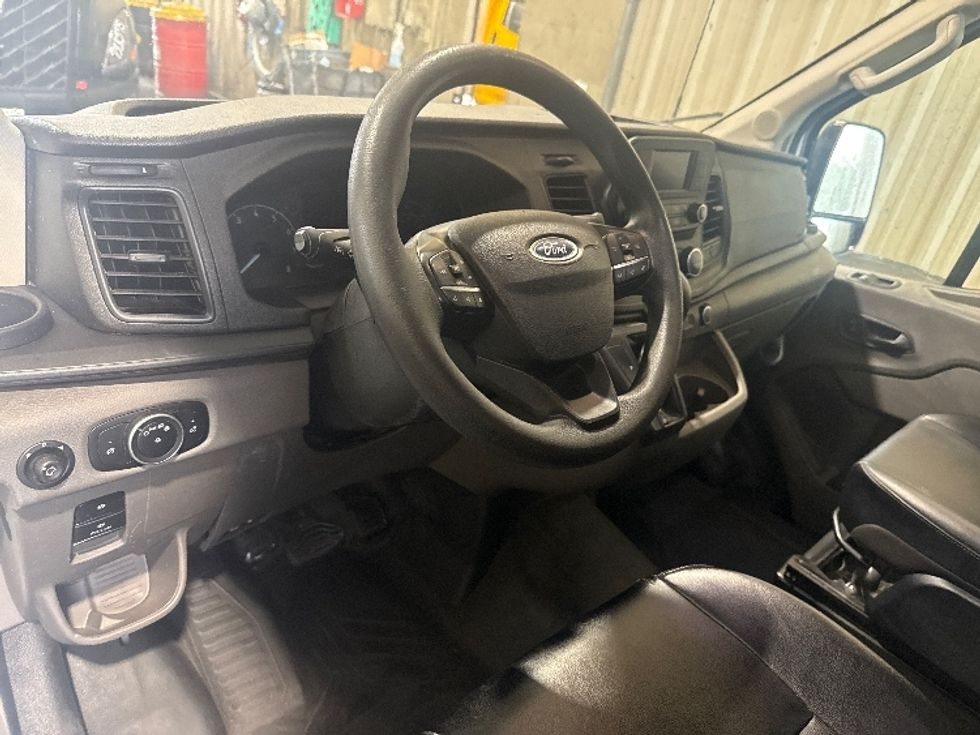 Cargo Van (Panel Van)-Light and Medium Duty Trucks-Ford-2021-Transit 250-Tampa-FL-124,351\n\t\tmiles-$ 32,000 - Image 17