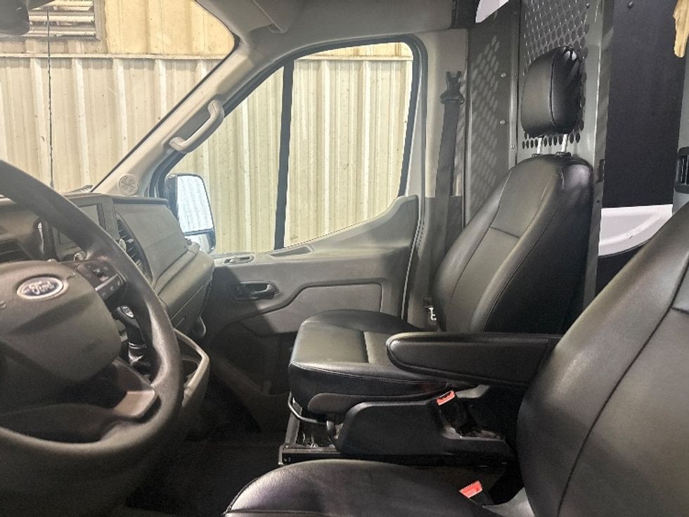 Cargo Van (Panel Van)-Light and Medium Duty Trucks-Ford-2021-Transit 250-Tampa-FL-124,351\n\t\tmiles-$ 32,000 - Image 19