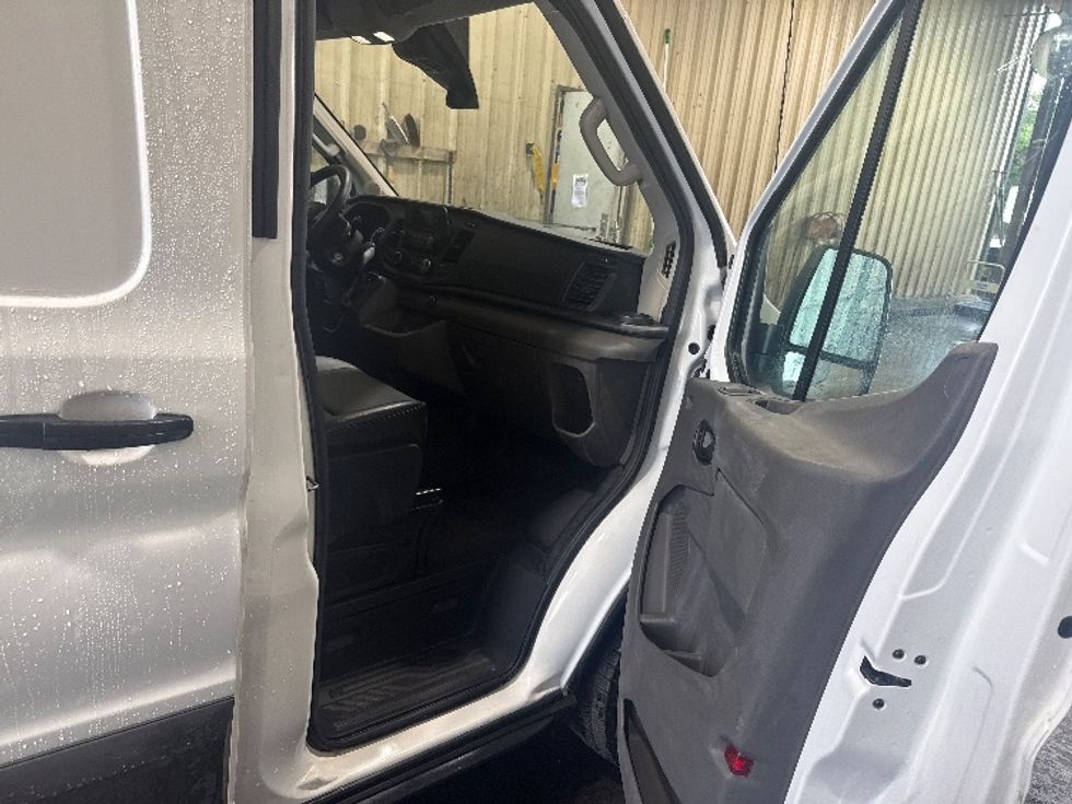 Cargo Van (Panel Van)-Light and Medium Duty Trucks-Ford-2021-Transit 250-Tampa-FL-124,351\n\t\tmiles-$ 32,000 - Image 20