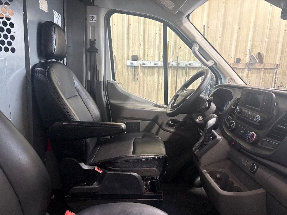 Cargo Van (Panel Van)-Light and Medium Duty Trucks-Ford-2021-Transit 250-Tampa-FL-124,351\n\t\tmiles-$ 32,000 - Image 22