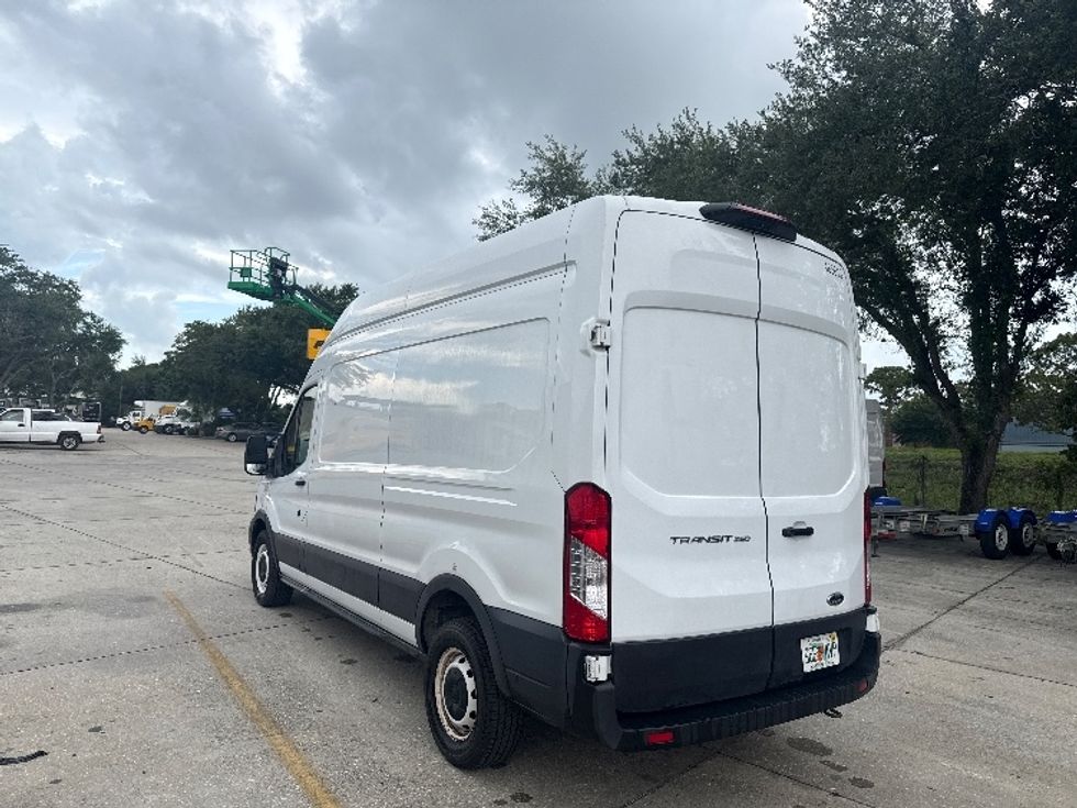 Cargo Van (Panel Van)-Light and Medium Duty Trucks-Ford-2021-Transit 250-Tampa-FL-124,351\n\t\tmiles-$ 32,000 - Image 6