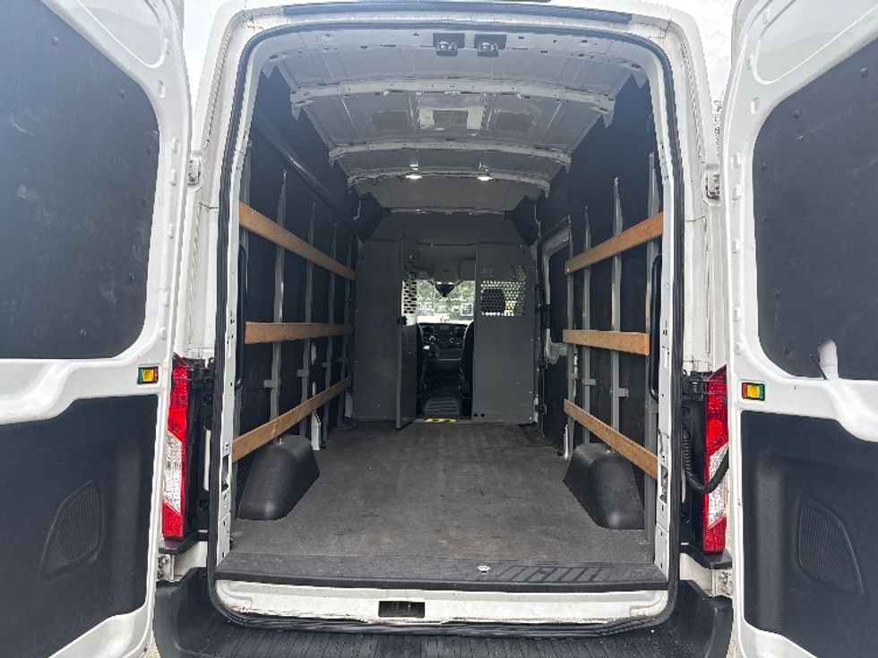Cargo Van (Panel Van)-Light and Medium Duty Trucks-Ford-2021-Transit 250-Tampa-FL-124,351\n\t\tmiles-$ 32,000 - Image 9