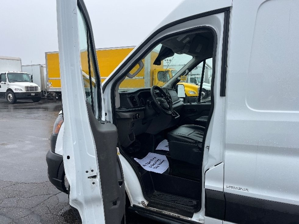 Cargo Van (Panel Van)-Light and Medium Duty Trucks-Ford-2021-Transit 250-Toronto-ON-120,447\n\t\tkm-$ 44,000 - Image 14