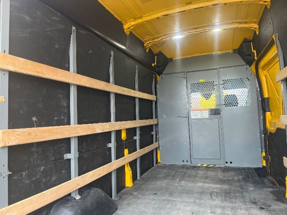 Cargo Van (Panel Van)-Light and Medium Duty Trucks-Ford-2021-Transit 250-Toronto-ON-147,137\n\t\tkm-$ 37,000 - Image 10