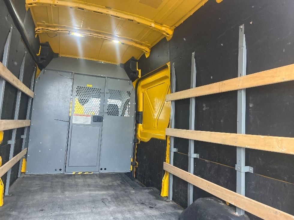 Cargo Van (Panel Van)-Light and Medium Duty Trucks-Ford-2021-Transit 250-Toronto-ON-147,137\n\t\tkm-$ 37,000 - Image 11