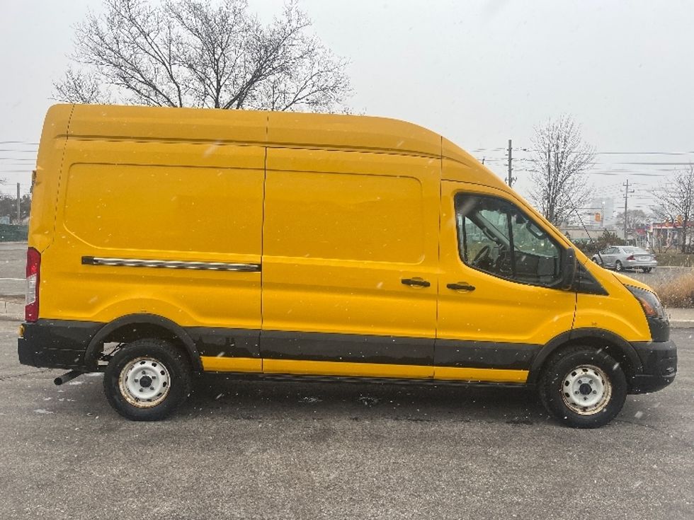 Cargo Van (Panel Van)-Light and Medium Duty Trucks-Ford-2021-Transit 250-Toronto-ON-147,137\n\t\tkm-$ 37,000 - Image 14