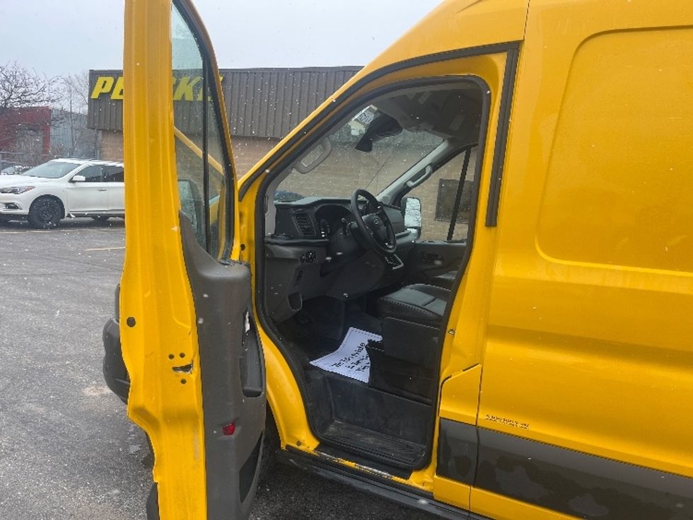 Cargo Van (Panel Van)-Light and Medium Duty Trucks-Ford-2021-Transit 250-Toronto-ON-147,137\n\t\tkm-$ 37,000 - Image 15