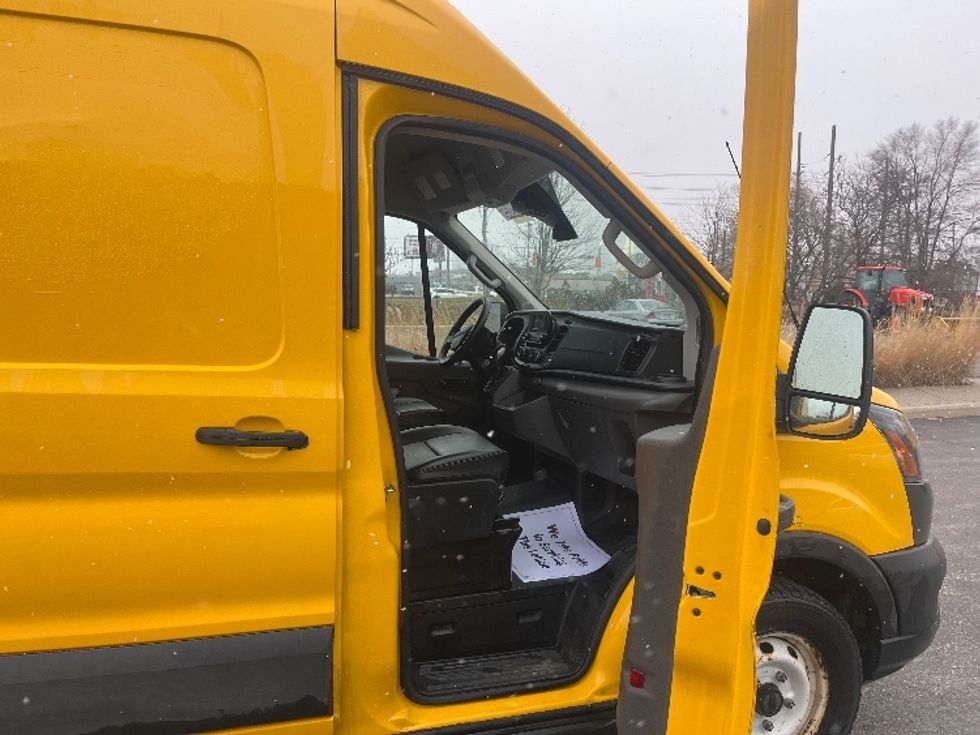 Cargo Van (Panel Van)-Light and Medium Duty Trucks-Ford-2021-Transit 250-Toronto-ON-147,137\n\t\tkm-$ 37,000 - Image 19