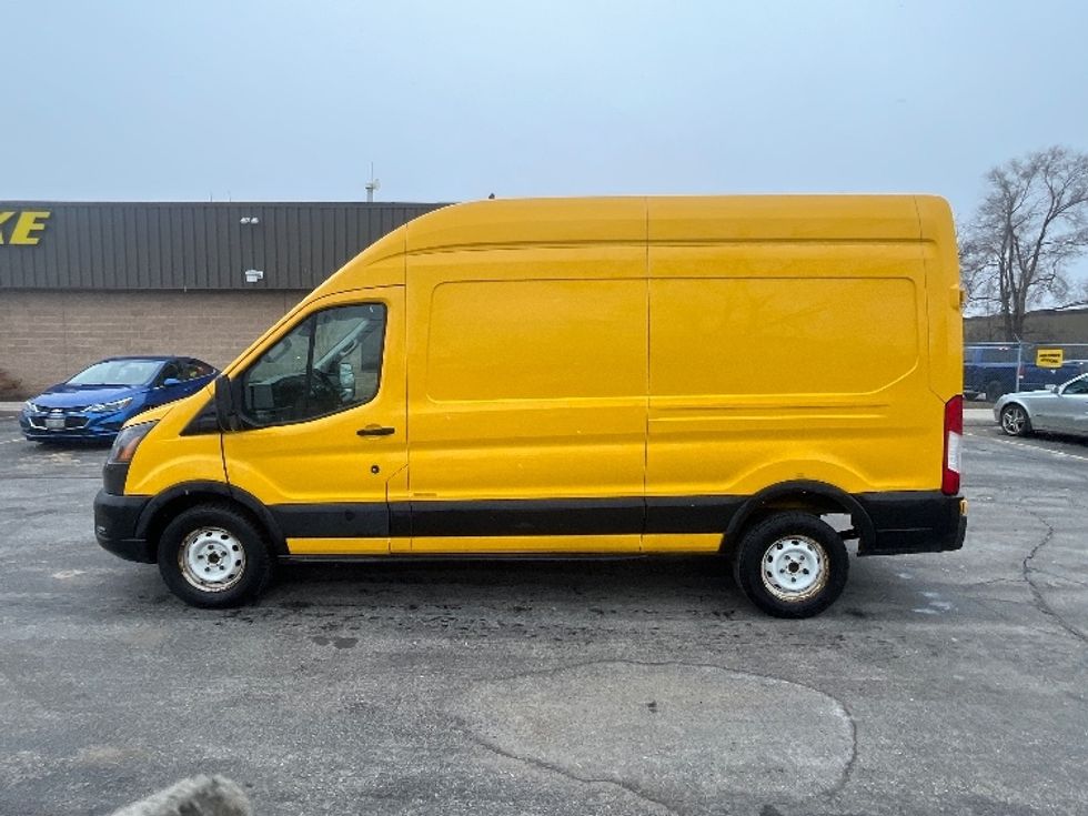 Cargo Van (Panel Van)-Light and Medium Duty Trucks-Ford-2021-Transit 250-Toronto-ON-147,137\n\t\tkm-$ 37,000 - Image 4