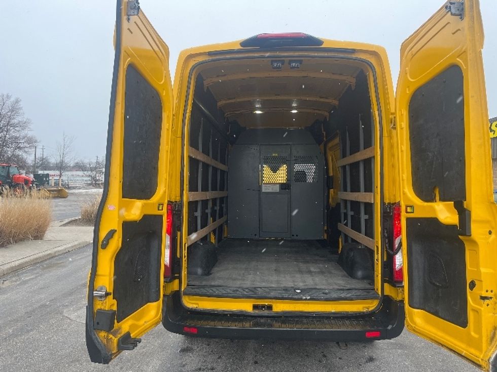 Cargo Van (Panel Van)-Light and Medium Duty Trucks-Ford-2021-Transit 250-Toronto-ON-147,137\n\t\tkm-$ 37,000 - Image 8