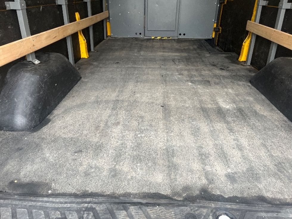 Cargo Van (Panel Van)-Light and Medium Duty Trucks-Ford-2021-Transit 250-Toronto-ON-147,137\n\t\tkm-$ 37,000 - Image 9