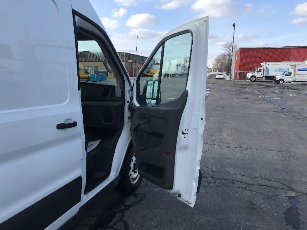 Cargo Van (Panel Van)-Light and Medium Duty Trucks-Ford-2021-Transit 250-Toronto-ON-93,191\n\t\tkm-$ 45,750 - Image 17
