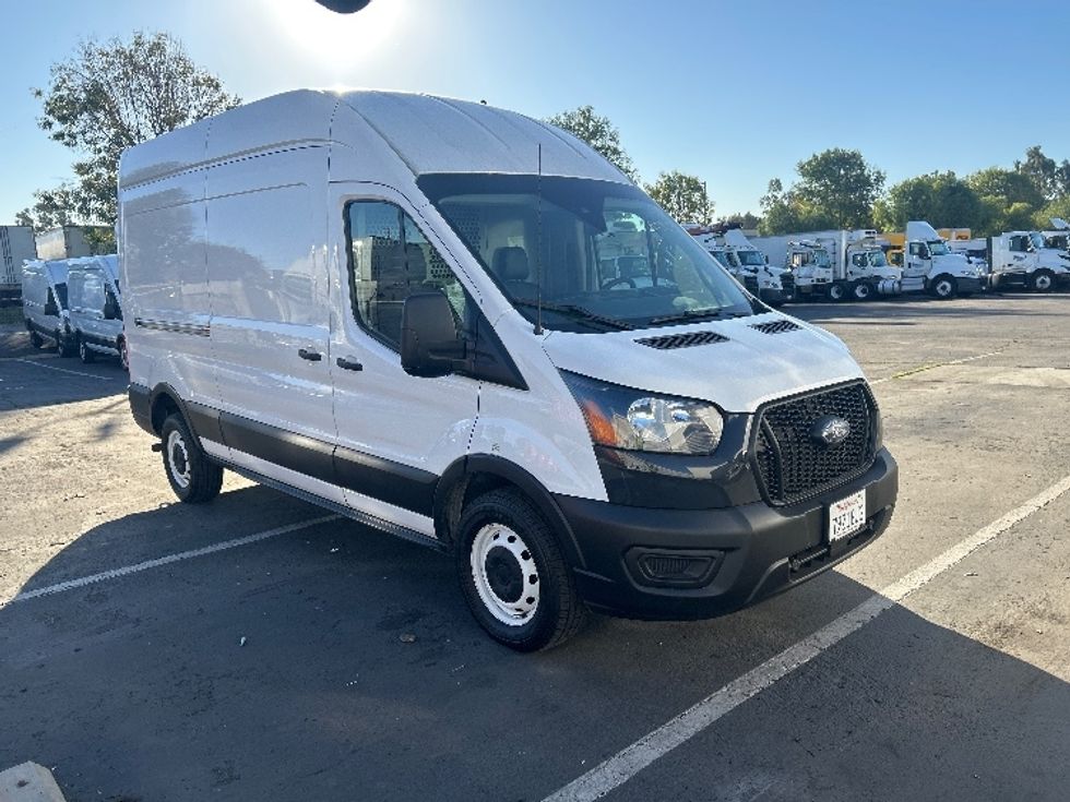Cargo Van (Panel Van)-Light and Medium Duty Trucks-Ford-2021-Transit 250-Torrance-CA-105,250\n\t\tmiles-$ 33,000 - Image 1