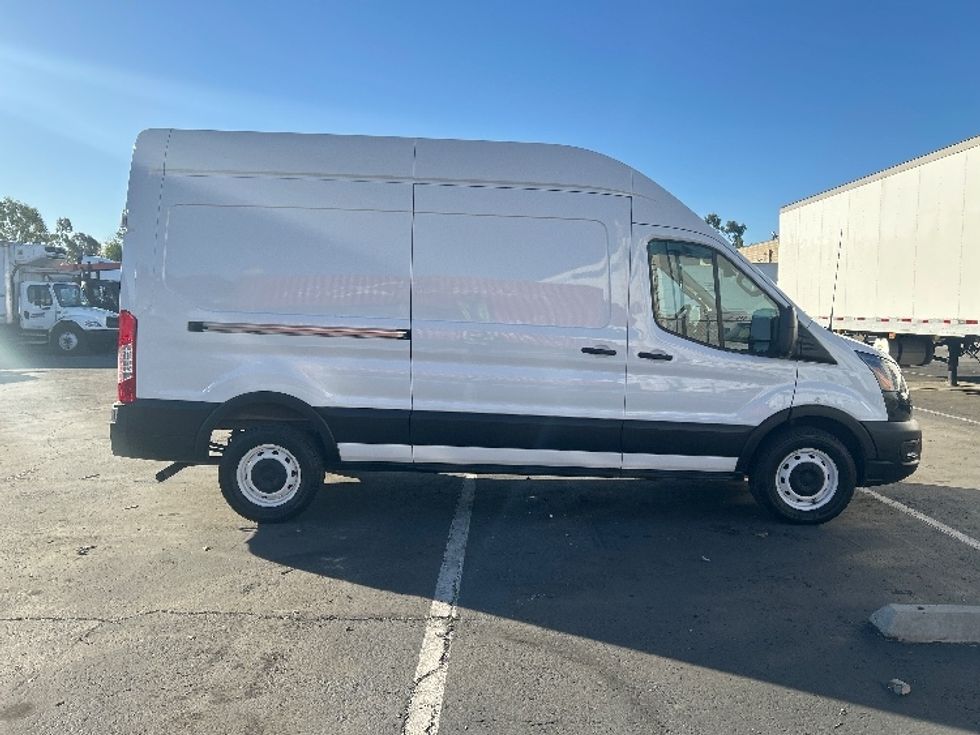 Cargo Van (Panel Van)-Light and Medium Duty Trucks-Ford-2021-Transit 250-Torrance-CA-105,250\n\t\tmiles-$ 33,000 - Image 15