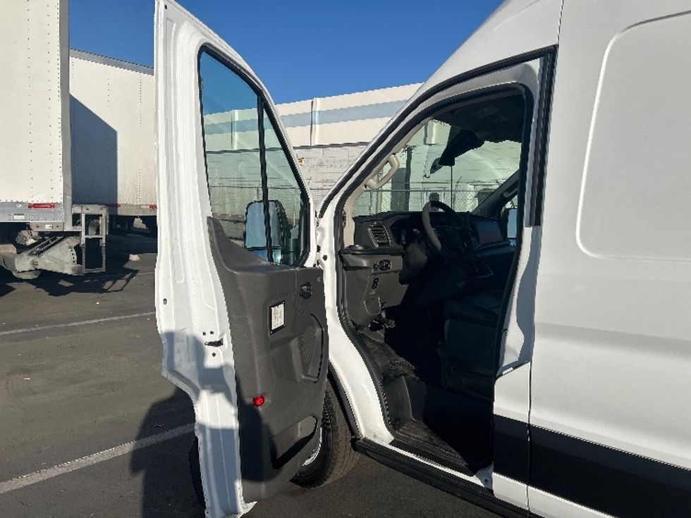 Cargo Van (Panel Van)-Light and Medium Duty Trucks-Ford-2021-Transit 250-Torrance-CA-105,250\n\t\tmiles-$ 33,000 - Image 16