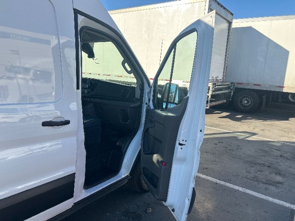 Cargo Van (Panel Van)-Light and Medium Duty Trucks-Ford-2021-Transit 250-Torrance-CA-105,250\n\t\tmiles-$ 33,000 - Image 20