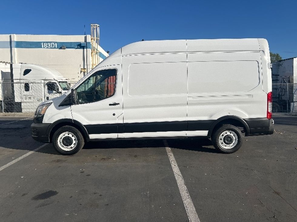 Cargo Van (Panel Van)-Light and Medium Duty Trucks-Ford-2021-Transit 250-Torrance-CA-105,250\n\t\tmiles-$ 33,000 - Image 4
