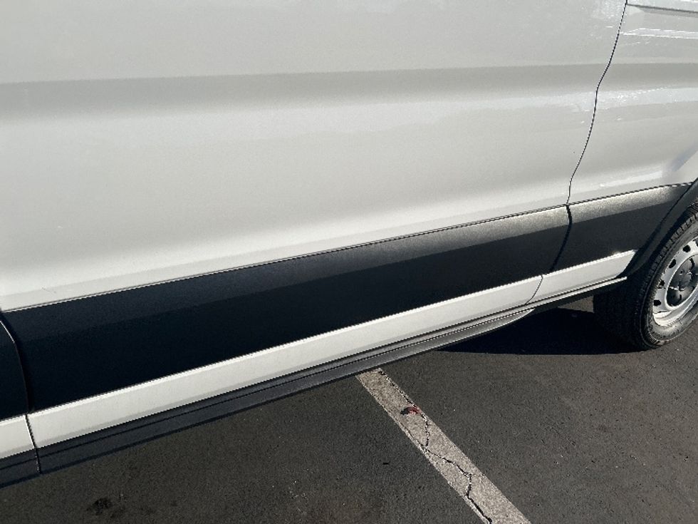 Cargo Van (Panel Van)-Light and Medium Duty Trucks-Ford-2021-Transit 250-Torrance-CA-105,250\n\t\tmiles-$ 33,000 - Image 5