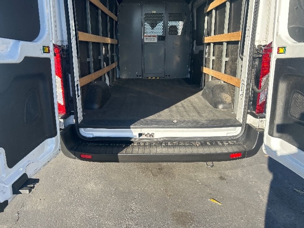 Cargo Van (Panel Van)-Light and Medium Duty Trucks-Ford-2021-Transit 250-Torrance-CA-105,250\n\t\tmiles-$ 33,000 - Image 9