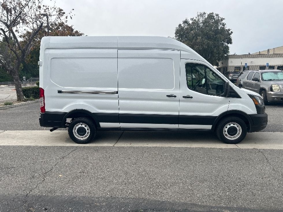 Cargo Van (Panel Van)-Light and Medium Duty Trucks-Ford-2021-Transit 250-Torrance-CA-116,694\n\t\tmiles-$ 32,000 - Image 15