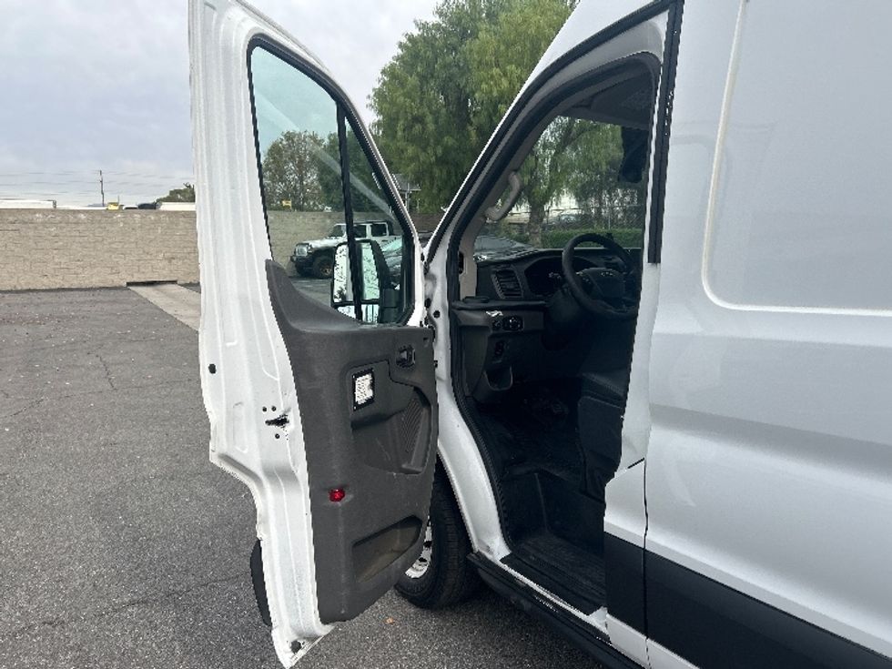 Cargo Van (Panel Van)-Light and Medium Duty Trucks-Ford-2021-Transit 250-Torrance-CA-116,694\n\t\tmiles-$ 32,000 - Image 16