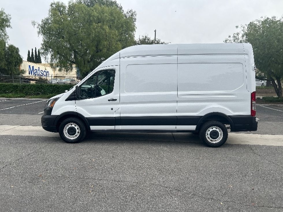 Cargo Van (Panel Van)-Light and Medium Duty Trucks-Ford-2021-Transit 250-Torrance-CA-116,694\n\t\tmiles-$ 32,000 - Image 4