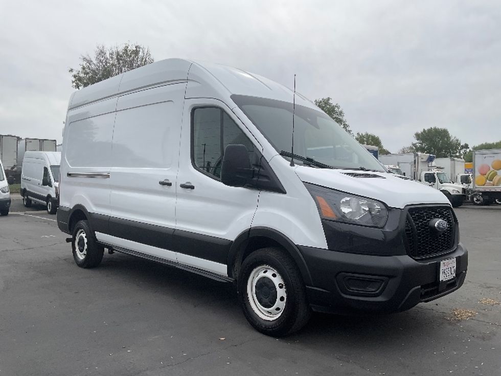 Cargo Van (Panel Van)-Light and Medium Duty Trucks-Ford-2021-Transit 250-Torrance-CA-118,573\n\t\tmiles-$ 31,750 - Image 1