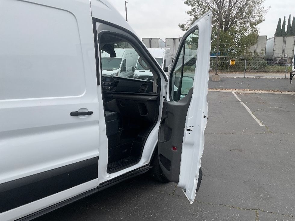 Cargo Van (Panel Van)-Light and Medium Duty Trucks-Ford-2021-Transit 250-Torrance-CA-118,573\n\t\tmiles-$ 31,750 - Image 20